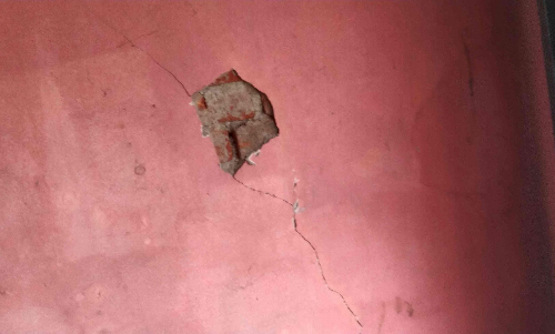 ഓട നിര്‍മ്മാണത്തിന് സ്ഫോടനത്തിലൂടെ പാറ പൊട്ടിച്ചു;   ഭിത്തി വിണ്ടുകീറിയെന്ന് പരാതി