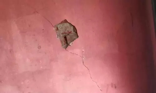 ഓട നിര്‍മ്മാണത്തിന് സ്ഫോടനത്തിലൂടെ പാറ പൊട്ടിച്ചു;   ഭിത്തി വിണ്ടുകീറിയെന്ന് പരാതി