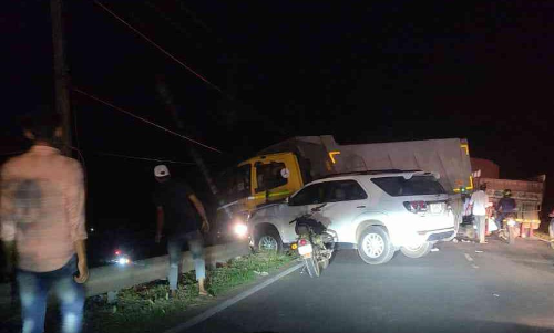 കാർ താഴ്ചയിലേക്ക് മറിഞ്ഞ് കുട്ടികൾ ഉൾപ്പെടെ ആറു പേർക്ക് പരിക്ക്