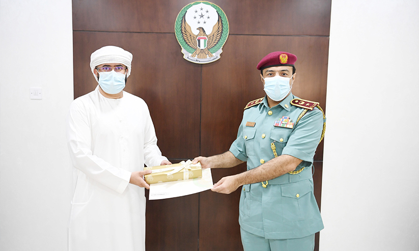 ട്രാഫിക് നിയമലംഘനം നടത്താത്ത 23 ഡ്രൈവർമാരെ പൊലീസ് ആദരിച്ചു ട്രാഫിക് നിയമലംഘനം നടത്താത്ത 23 ഡ്രൈവർമാരെ പൊലീസ് ആദരിച്ചു