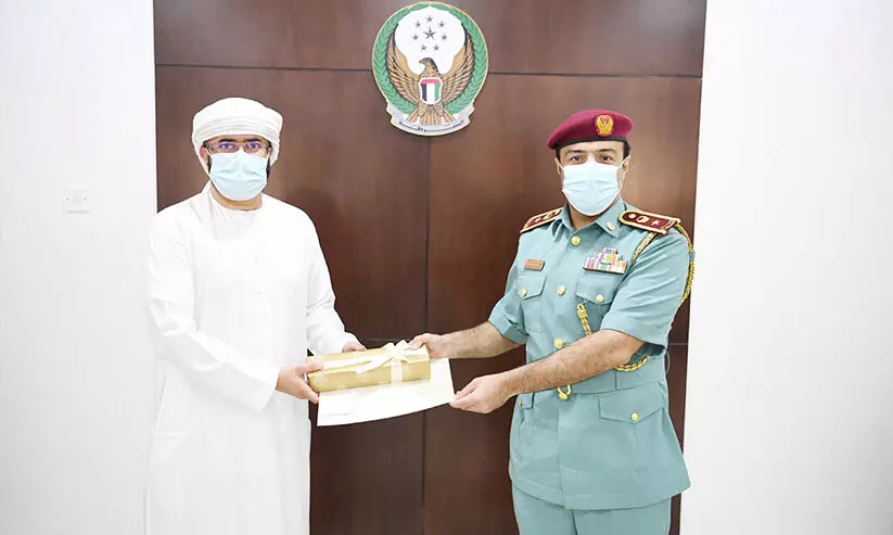 ട്രാഫിക് നിയമലംഘനം നടത്താത്ത 23 ഡ്രൈവർമാരെ പൊലീസ് ആദരിച്ചു ട്രാഫിക് നിയമലംഘനം നടത്താത്ത 23 ഡ്രൈവർമാരെ പൊലീസ് ആദരിച്ചു