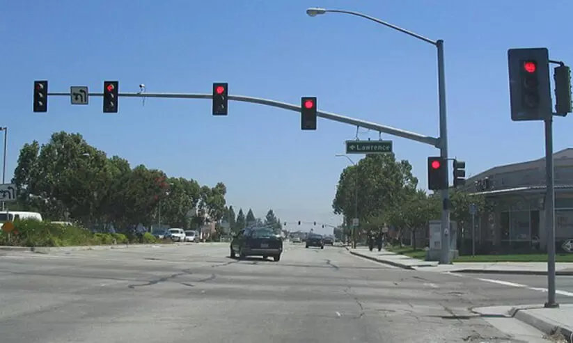 സ്‌കൂള്‍ ബസ്​ സിഗ്‌നല്‍ ലംഘനം : പിടിയിലായത് 492 ഡ്രൈവര്‍മാര്‍