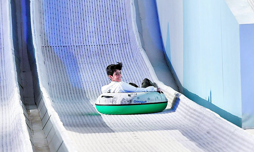 തെന്നി കളിക്കാൻ വൻതിരക്ക് തെന്നി കളിക്കാൻ വൻതിരക്ക്