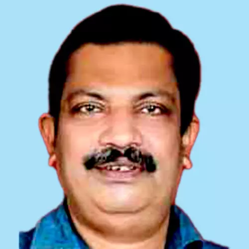 മു​ല്ല​ശ്ശേ​രി പ​ഞ്ചാ​യ​ത്ത് മു​ൻ പ്ര​സി​ഡ​ൻ​റ്​ കു​ഴ​ഞ്ഞു​വീ​ണ് മ​രി​ച്ചു