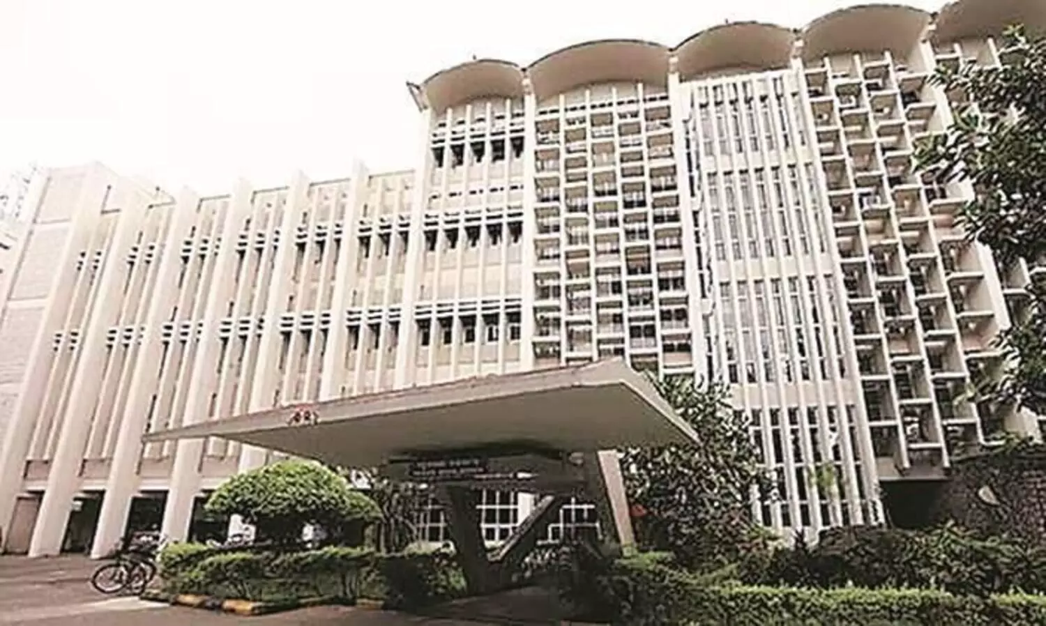 ഫീസ്​ കിട്ടാത്തതുകൊണ്ട്​ പ്രവേശനം തടയരുത്