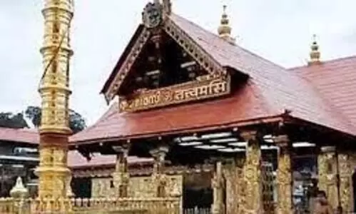 ശബരിമല തീര്ഥാടകര് സഞ്ചരിച്ചിരുന്ന കാര് അപകടത്തില്പെട്ടു ശബരിമല തീര്ഥാടകര് സഞ്ചരിച്ചിരുന്ന കാര് അപകടത്തില്പെട്ടു