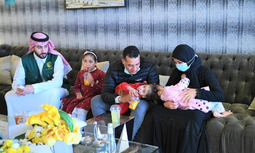 ഈജിപ്ഷ്യൻ സയാമീസ് ഇരട്ടകളായ സൽമയും സാറയും റിയാദിലെത്തി