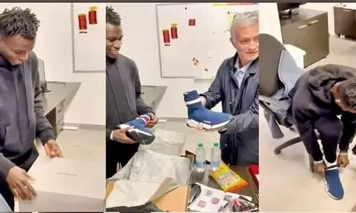 ഗോളടിച്ചതിന്​ മൗറീന്യോയുടെ വക ഷൂ; കോളടിച്ച്​ 18കാരൻ