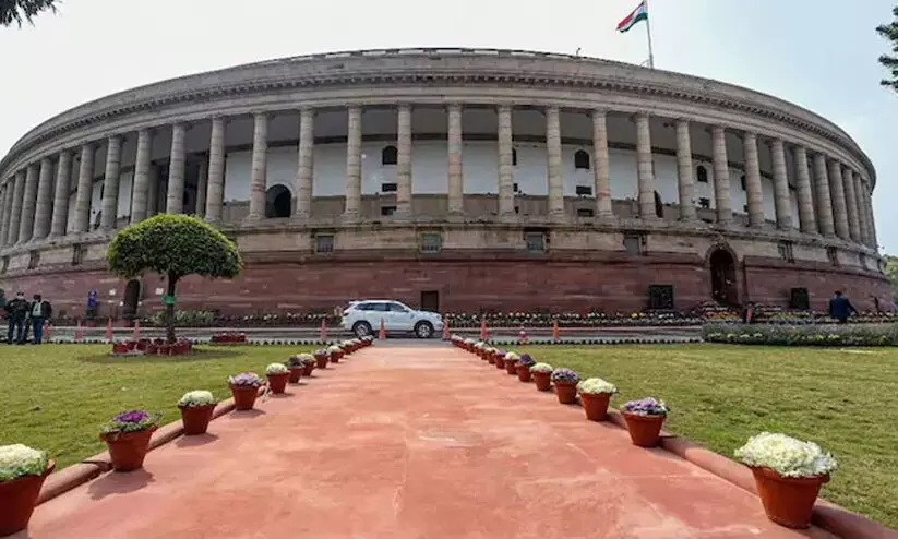 പാ​ർ​ല​മെ​ന്‍റ​റി ജ​നാ​ധി​പ​ത്യം ക​ർ​സേ​വ​ക്കി​ര​യാ​വു​േ​മ്പാ​ൾ