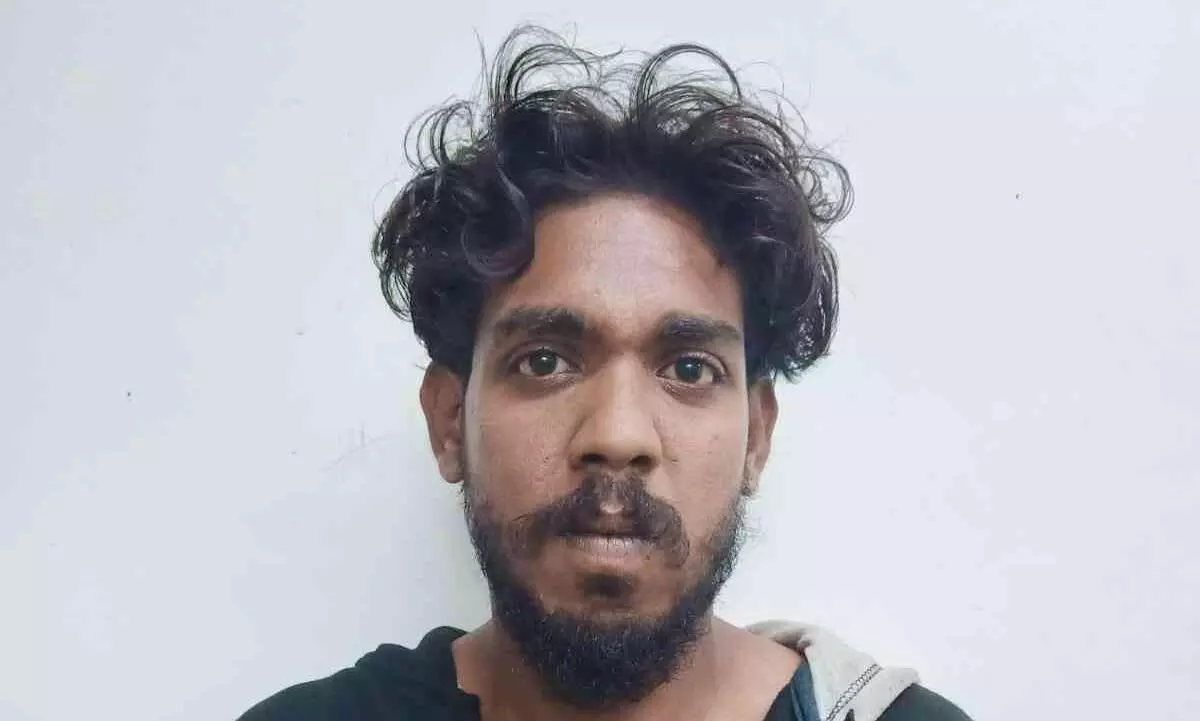 കഞ്ചാവുമായി യുവാവ് പിടിയില് കഞ്ചാവുമായി യുവാവ് പിടിയില്