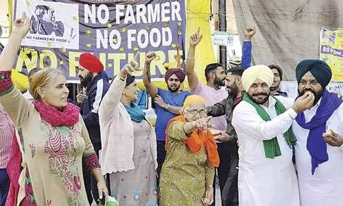 രാ​​ഷ്​​​ട്രീ​​യ ​ജ​​ഡ​​ത​​യെ മ​​റി​​ക​​ട​​ന്ന മ​​ഹാ​​സ​​മ​​രം