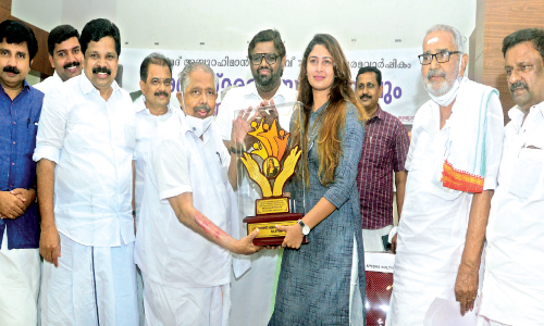 ഇ​ന്ന്​ പോരാടിയില്ലെങ്കിൽ പിന്നെ എന്നാണ്​ –​െഎഷ സുൽത്താന