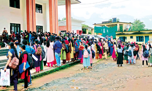 മ​ഞ്ചേ​രി മെ​ഡി​ക്ക​ൽ കോ​ള​ജി​ൽ സ്​​റ്റാ​ഫ് ന​ഴ്സ് നി​യ​മ​നം; അ​ഭി​മു​ഖ​ത്തി​നെ​ത്തി​യ​ത് നാ​നൂ​റി​ല​ധി​കം പേ​ർ