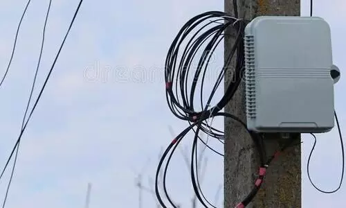 കെ ഫോൺ കാത്തിരിപ്പിന്​ ഇടവേള; കെ.എസ്.ഇ.ബി​ തൂണുകളിൽ ജിയോ ഫൈബറിന്​ അഞ്ചുവർഷ കരാർ