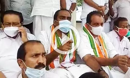 ആലുവ സി.ഐയെ നീക്കിയില്ല;‌ പൊലീസ് സ്റ്റേഷനിൽ അൻവർ സാദത്ത് എം.എൽ.എയുടെ പ്രതിഷേധം