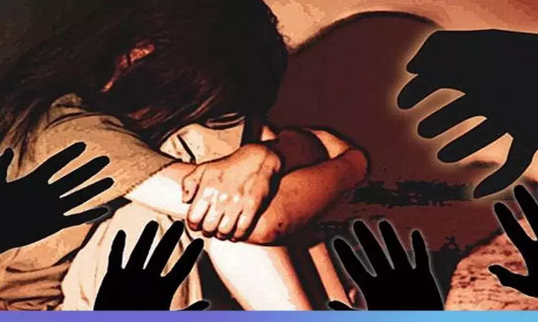 12കാരിയെ ബലാൽസംഗം ചെയ്ത് ഗർഭിണിയാക്കി; മാതൃപിതാവ് അടക്കം മൂന്നുപേർ പിടിയിൽ