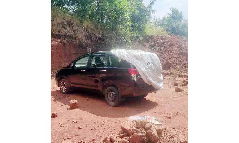 ക്വട്ടേഷന്‍ ആക്രമണം; തട്ടിക്കൊണ്ടുപോയ കാര്‍ ക്വാറിയിൽ ഉപേക്ഷിച്ച നിലയിൽ