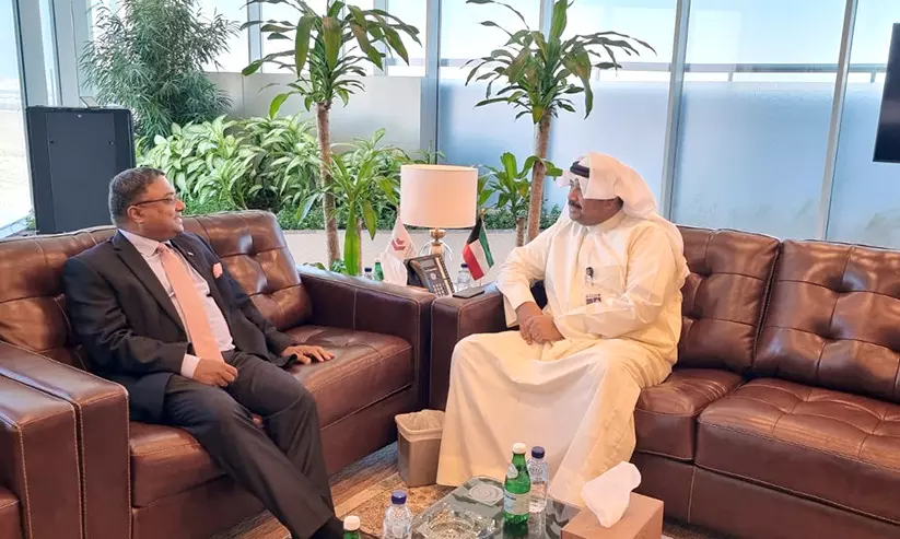 അംബാസഡർ വ്യോമയാന വകുപ്പ് പ്രസിഡൻറിനെ സന്ദർശിച്ചു അംബാസഡർ വ്യോമയാന വകുപ്പ് പ്രസിഡൻറിനെ സന്ദർശിച്ചു