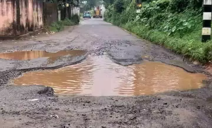 നന്നായി റോഡ്​ നിർമിക്കാൻ അറിയാത്തവർ രാജിവെച്ച്​ പോകണം -ഹൈകോടതി