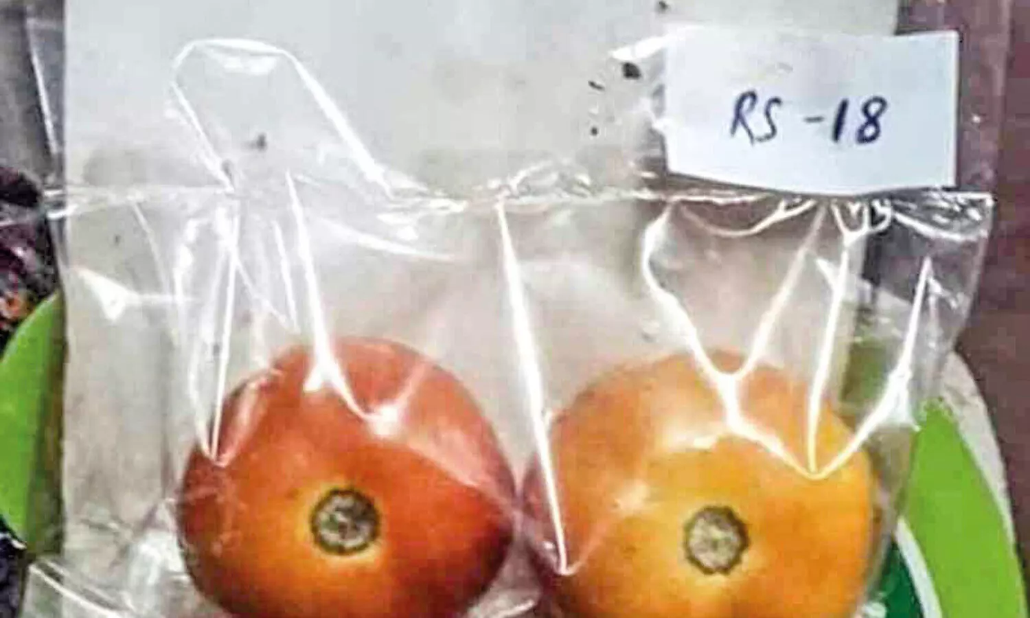 വി​ല കൂ​ടു​മ്പോ​ള്‍ ത​ക്കാ​ളി​ക്കും  താരപരിവേഷം...