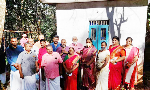 പി.​ജെ.​എ​സ് വീ​ടി​െൻറ താ​ക്കോ​ൽ കൈ​മാ​റി