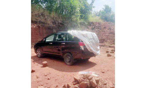 ക്വട്ടേഷന്‍ ആക്രമണം; തട്ടിക്കൊണ്ടുപോയ കാര്‍ ക്വാറിയിൽ ഉപേക്ഷിച്ച നിലയിൽ