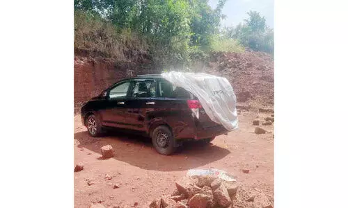 ക്വട്ടേഷന്‍ ആക്രമണം; തട്ടിക്കൊണ്ടുപോയ കാര്‍ ക്വാറിയിൽ ഉപേക്ഷിച്ച നിലയിൽ