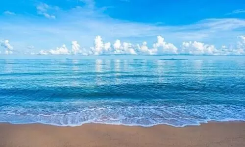 ഭൂമിയും ആകാശവും വിറ്റവർ കടലിനെ തേടിയെത്തുേമ്പാൾ... ഭൂമിയും ആകാശവും വിറ്റവർ കടലിനെ തേടിയെത്തുേമ്പാൾ...