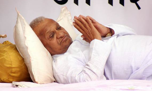 അണ്ണാ ഹസാരെ നെഞ്ചുവേദനയെ തുടര്‍ന്ന് ആശുപത്രിയില്‍