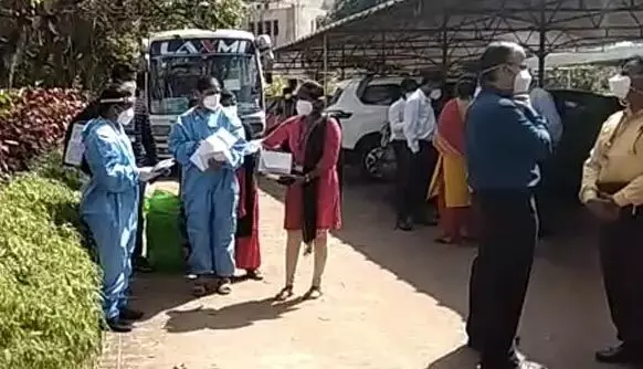 ധാർവാഡ് കോളജിൽ നടത്തിയ ഫ്രെഷേഴ്സ് പാർട്ടിയാണ് കോവിഡ് സൂപ്പർ സ്പ്രെഡിന് കാരണമെന്ന് അധികൃതർ