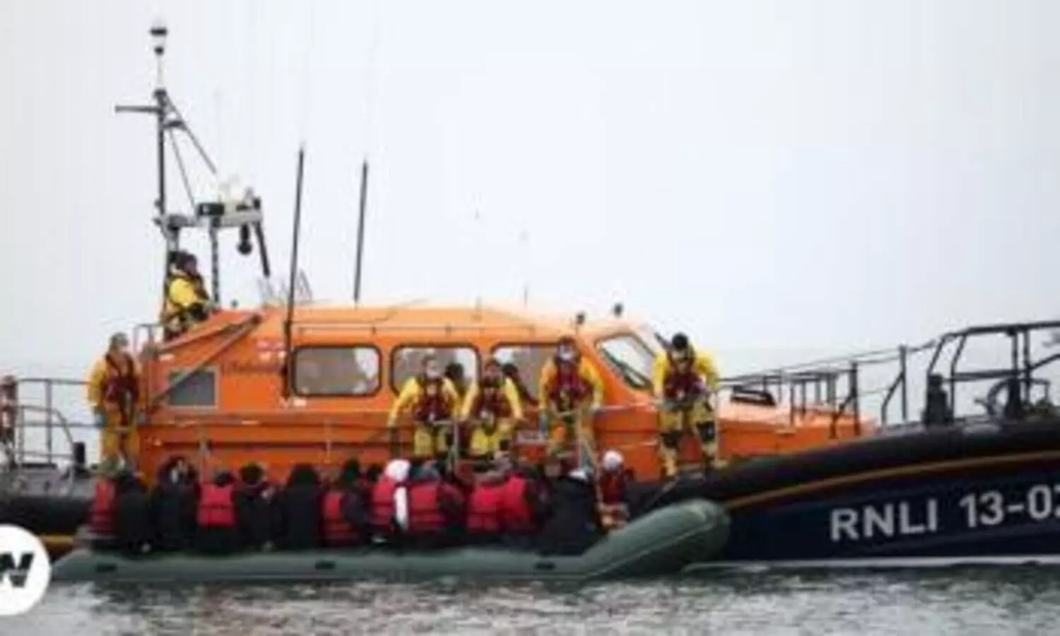 ഇം​ഗ്ലീ​ഷ്​ ചാ​ന​ലി​ൽ അ​ഭ​യാ​ർ​ഥി​ക​ൾ മു​ങ്ങി​മ​രി​ച്ച സം​ഭ​വം: ബ്രി​ട്ട​ൻ–ഫ്രാ​ൻ​സ്​ ബ​ന്ധം ഉ​ല​യു​ന്നു