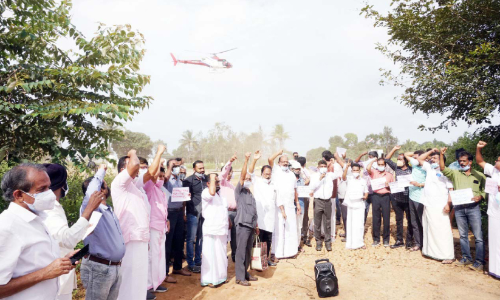 നിലമ്പൂർ-നഞ്ചൻകോട്​ ​െറയിൽപാത അട്ടിമറിക്കെതിരെ ഹെലിപാഡിൽ ജനകീയ സമരം