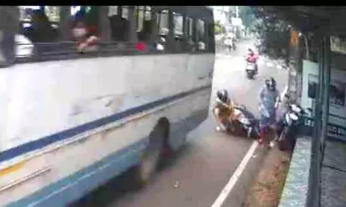 കെ.എസ്​.ആർ.ടി.സി ബസിടിച്ച് യുവതിക്ക് പരിക്ക്