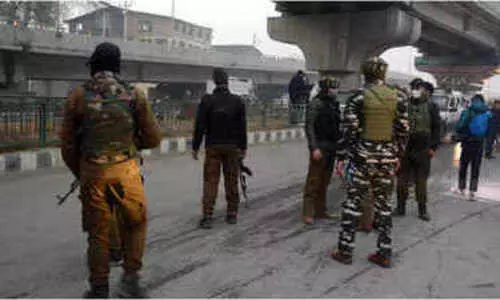 രാം​ബാ​ഗ് ഏ​റ്റു​മു​ട്ട​ൽ: ശ്രീ​ന​ഗ​ർ ന​ഗ​രം അ​ട​ഞ്ഞു​ത​ന്നെ, മൊ​ബൈ​ൽ ഇ​ൻ​റ​ർ​നെ​റ്റ്​ വി​ച്ഛേ​ദി​ച്ചു