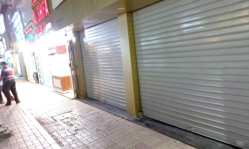 കോവിഡ്: നിരവധി ചെറുകിട സ്ഥാപനങ്ങളുടെ ഷട്ടറുകൾ അടഞ്ഞുതന്നെ