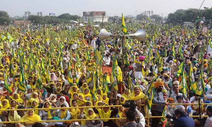 കർഷക സമര വാർഷികം : ആവേശക്കടലായി മണ്ണിൻ മക്കൾ, അതിർത്തിയിലേക്ക് ഒഴുകിയെത്തിയത് പതിനായിരങ്ങൾ കർഷക സമര വാർഷികം : ആവേശക്കടലായി മണ്ണിൻ മക്കൾ, അതിർത്തിയിലേക്ക് ഒഴുകിയെത്തിയത് പതിനായിരങ്ങൾ