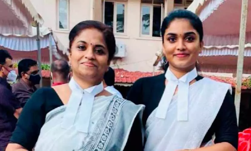 ഒന്നിച്ച്​ പഠിച്ചിറങ്ങി, അമ്മയും മകളും ഇനി ഒന്നിച്ച്​ കോടതിയിലും വാദിക്കും