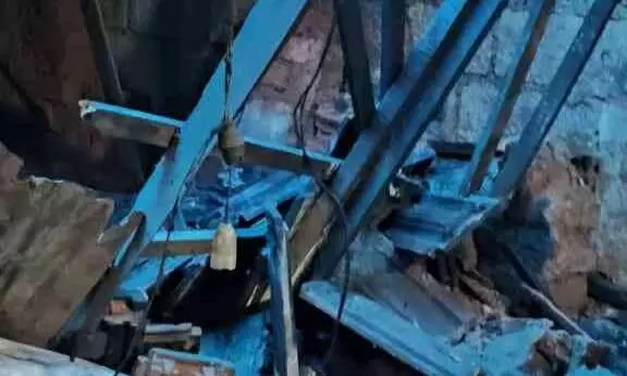 മഴയില് വീടിന്റെ ചുമർ ഇടിഞ്ഞ് വീണ് വീട്ടമ്മക്ക് ഗുരുതര പരിക്ക് മഴയില് വീടിന്റെ ചുമർ ഇടിഞ്ഞ് വീണ് വീട്ടമ്മക്ക് ഗുരുതര പരിക്ക്