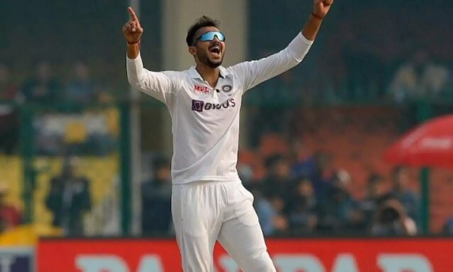 കിവിനിരയിൽ​ വിക്കറ്റുവീഴ്​ച; അഞ്ചെടുത്ത്​ അക്​സർ