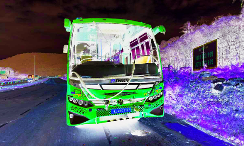 കു​തി​രാ​ൻ തു​ര​ങ്ക​ത്തി​ന് സ​മീ​പം വാ​ഹ​നാ​പ​ക​ട ഘോ​ഷ​യാ​ത്ര; നാ​ല് വാ​ഹ​ന​ങ്ങ​ൾ കൂ​ട്ടി​യി​ടി​ച്ചു