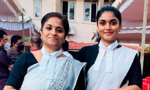 ഒന്നിച്ച്​ പഠിച്ചിറങ്ങി, അമ്മയും മകളും ഇനി ഒന്നിച്ച്​ കോടതിയിലും വാദിക്കും