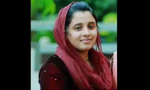 കോവിഡ് വാക്സിനുശേഷം ചൊറിച്ചിൽ; കുത്തിവെപ്പെടുത്ത യുവതി മരിച്ചു കോവിഡ് വാക്സിനുശേഷം ചൊറിച്ചിൽ; കുത്തിവെപ്പെടുത്ത യുവതി മരിച്ചു