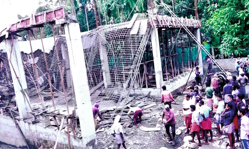 നിർമാണത്തിലിരിക്കുന്ന കെട്ടിടം തകർന്നു നിർമാണത്തിലിരിക്കുന്ന കെട്ടിടം തകർന്നു