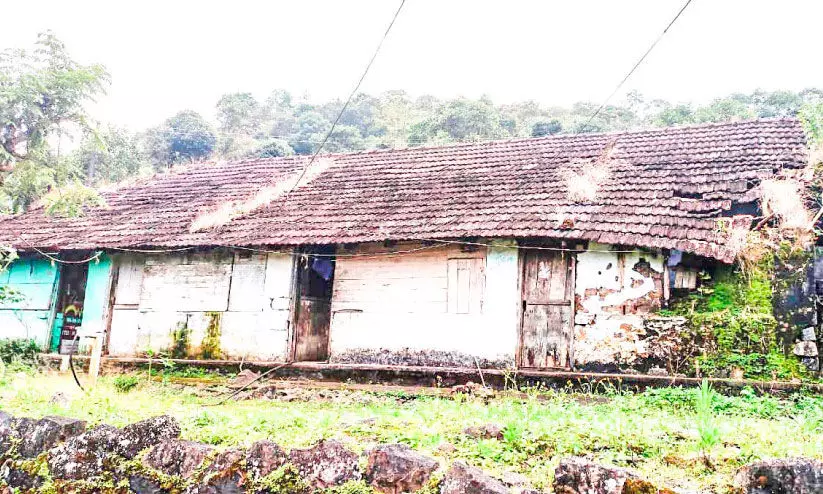 ത​ക​രു​ന്ന ല​യ​ങ്ങ​ളി​ലെ ന​ര​ക​ജീ​വി​തം