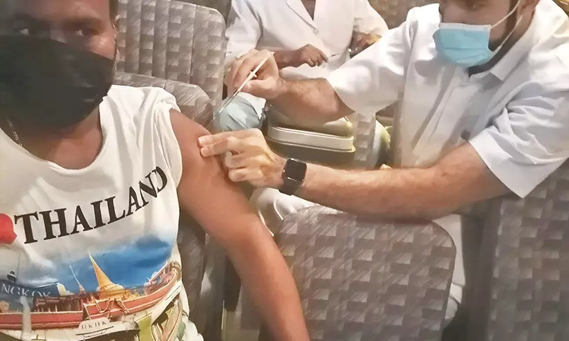 പ്രവാസികൾക്ക്​ ആശ്വാസമായി   വാക്​സിനേഷൻ ക്യാമ്പുകൾ
