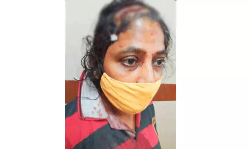 പയ്യോളിയിൽ വീട്ടുപറമ്പിലൂടെ അനധികൃതമായി റോഡ് നിർമ്മിക്കുന്നത് തടയാൻ ശ്രമിച്ച യുവതിക്ക് ക്രൂരമർദനം പയ്യോളിയിൽ വീട്ടുപറമ്പിലൂടെ അനധികൃതമായി റോഡ് നിർമ്മിക്കുന്നത് തടയാൻ ശ്രമിച്ച യുവതിക്ക് ക്രൂരമർദനം