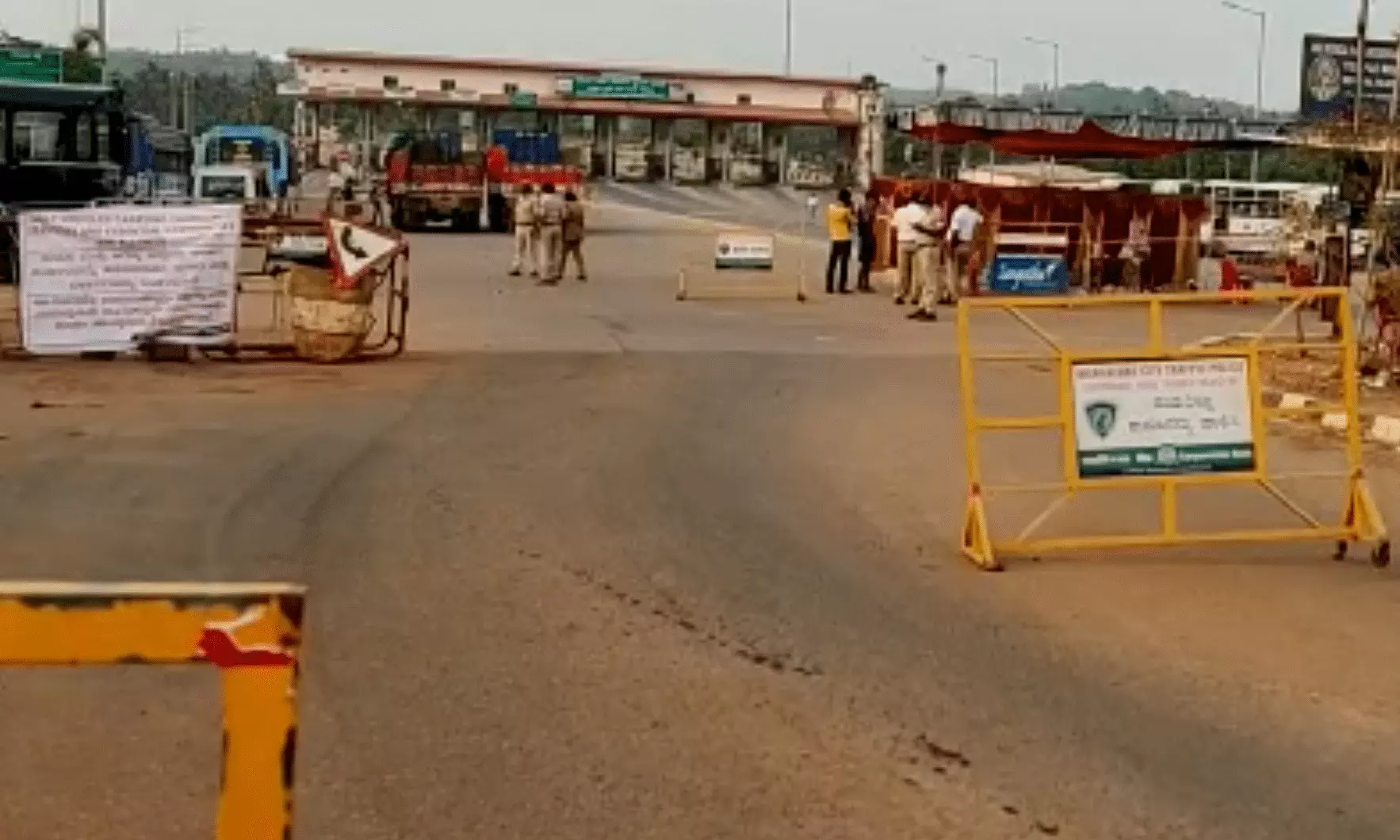 അതിർത്തിയിൽ തിങ്കളാഴ്ച മുതൽ വീണ്ടും നിയന്ത്രണം അതിർത്തിയിൽ തിങ്കളാഴ്ച മുതൽ വീണ്ടും നിയന്ത്രണം