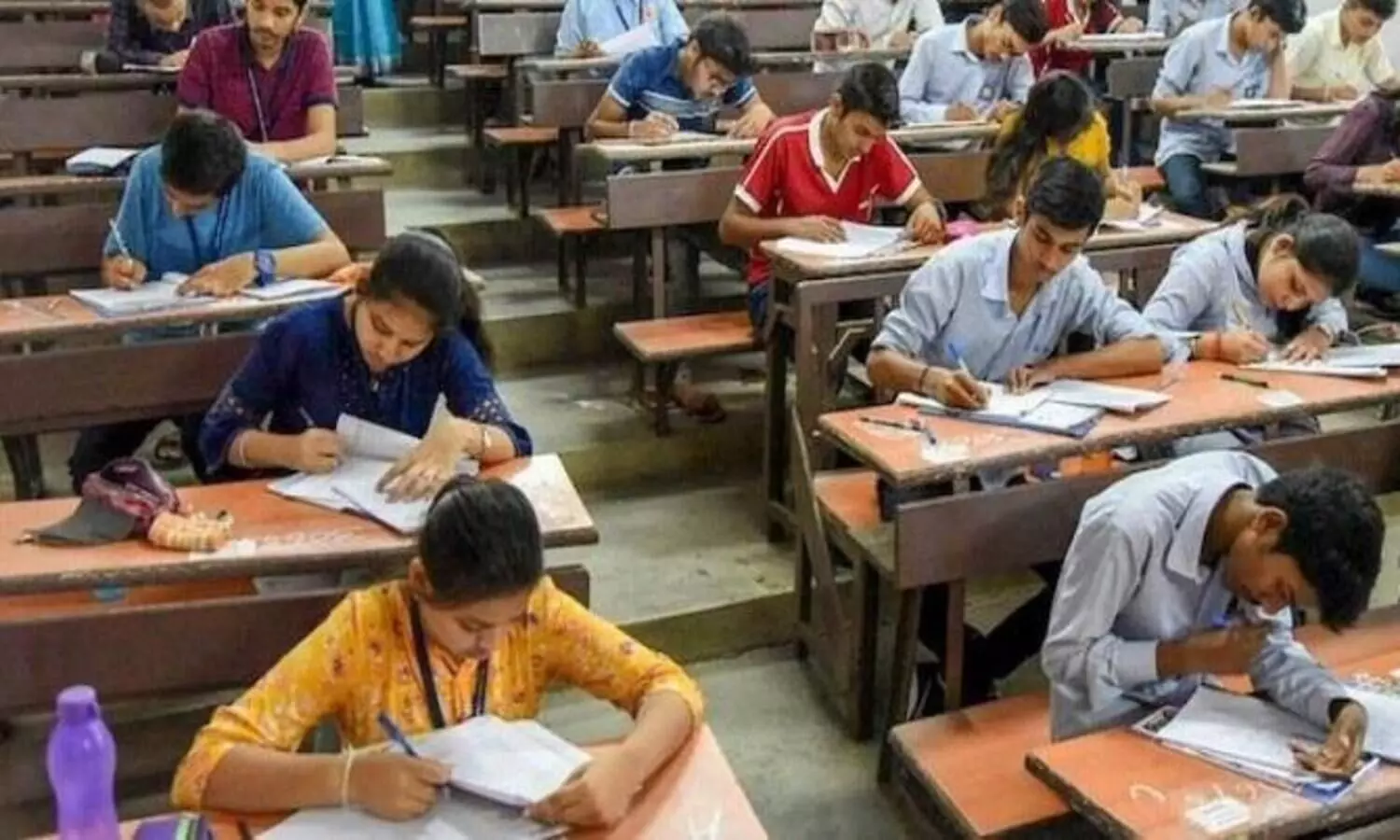 ചോദ്യപേപ്പർ വാട്സ് ആപ്പിലൂടെ ചോർന്നു; യു.പി അധ്യാപക യോഗ്യത പരീക്ഷ റദ്ദാക്കി