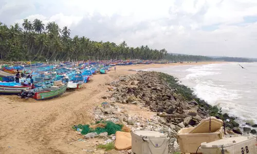 ഒാഖി ദുരന്തത്തിെൻറ നാലാം വാർഷികം നാളെ; കാണാക്കയത്തിൽ ഒടുങ്ങിയവർ ഒാഖി ദുരന്തത്തിെൻറ നാലാം വാർഷികം നാളെ; കാണാക്കയത്തിൽ ഒടുങ്ങിയവർ