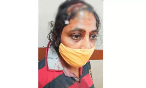 പയ്യോളിയിൽ വീട്ടുപറമ്പിലൂടെ അനധികൃതമായി റോഡ് നിർമ്മിക്കുന്നത് തടയാൻ ശ്രമിച്ച യുവതിക്ക്  ക്രൂരമർദനം